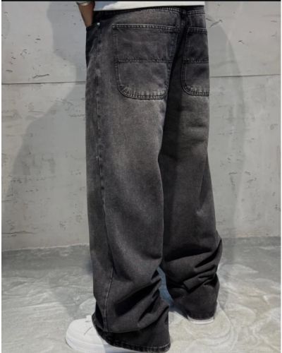 جينز فضفاض (Baggy) بلون أسود باهت (Faded Black)