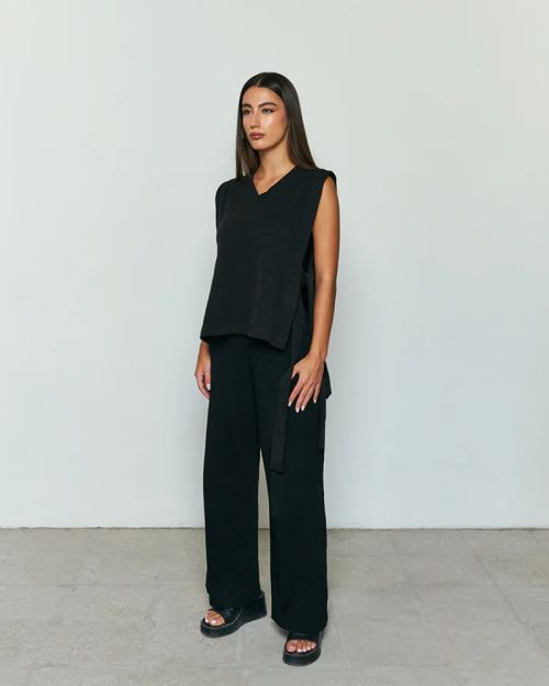 بلوزة قصيرة برباط جانبي