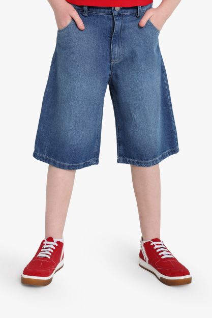 Girls baggy wide-leg denim shorts in medium blue wash with five-pocket design 4 yrs Front | Locafy