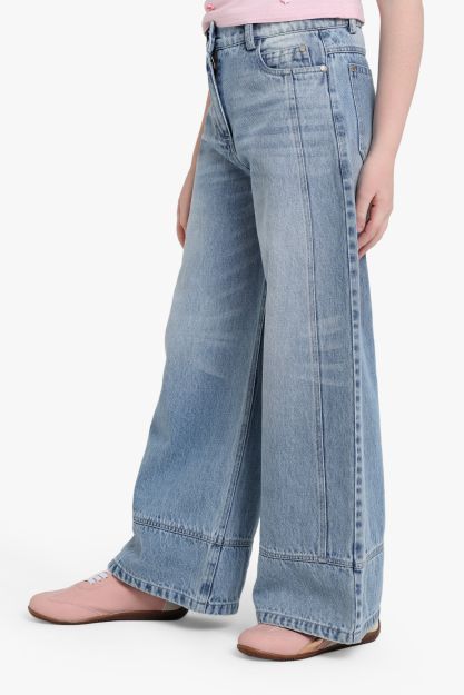 Girls wide-leg washed light blue denim jeans with contrast front seam and panel hem detail 4 yrs Front | Locafy