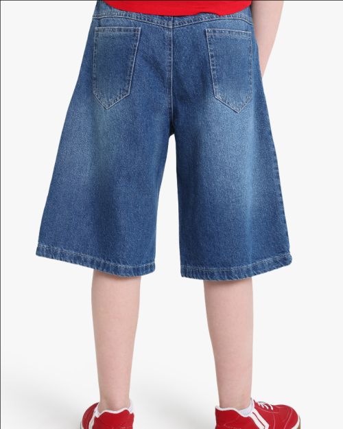 Girls baggy wide-leg denim shorts in medium blue wash with five-pocket design 4 yrs Front | Locafy