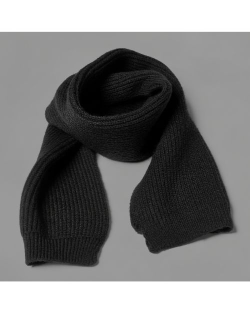 طقم شتوي مكون من سويت شيرت، قبعة، وشال باللون الأسود المٌحاك